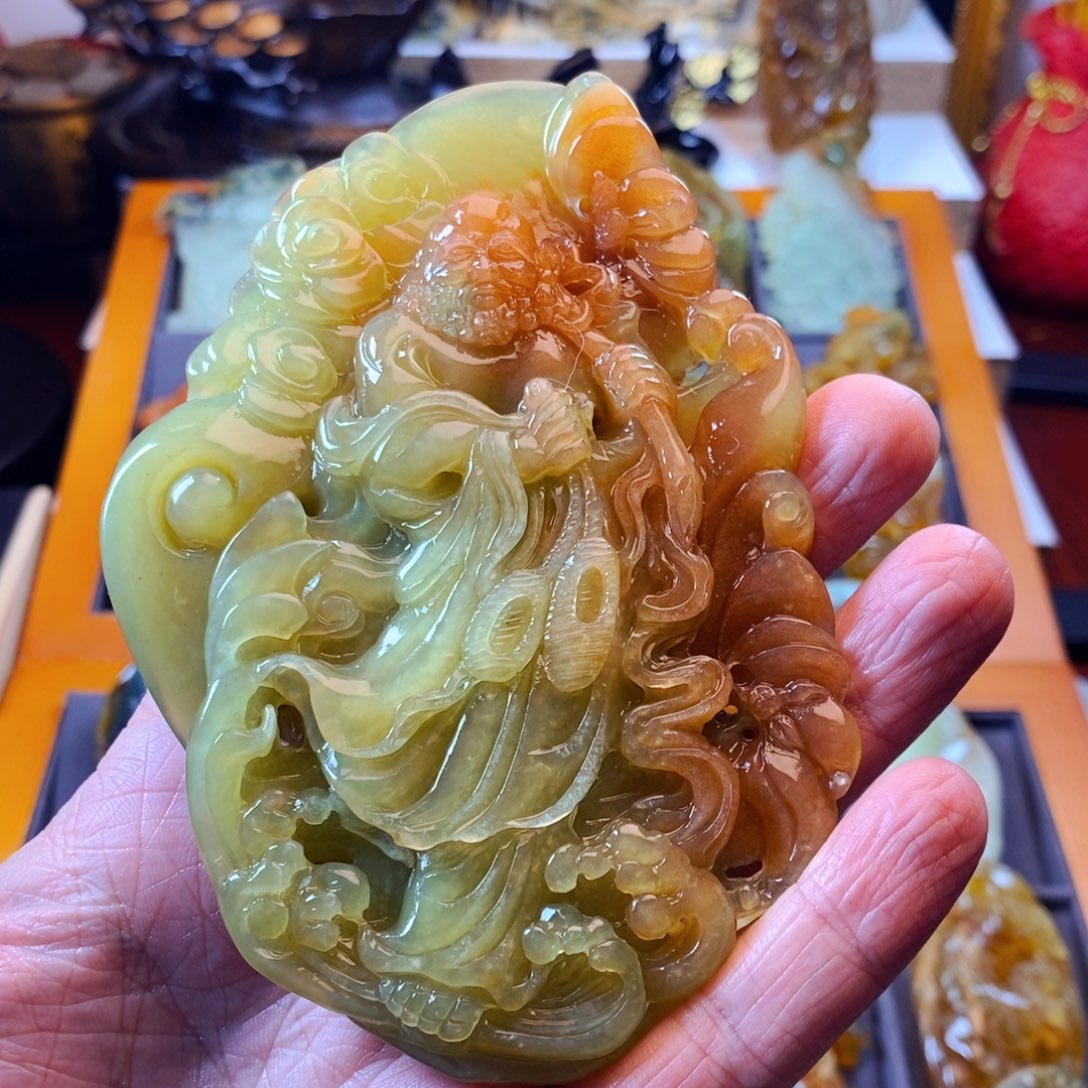 蛇纹石玉颈饰未镶嵌温*