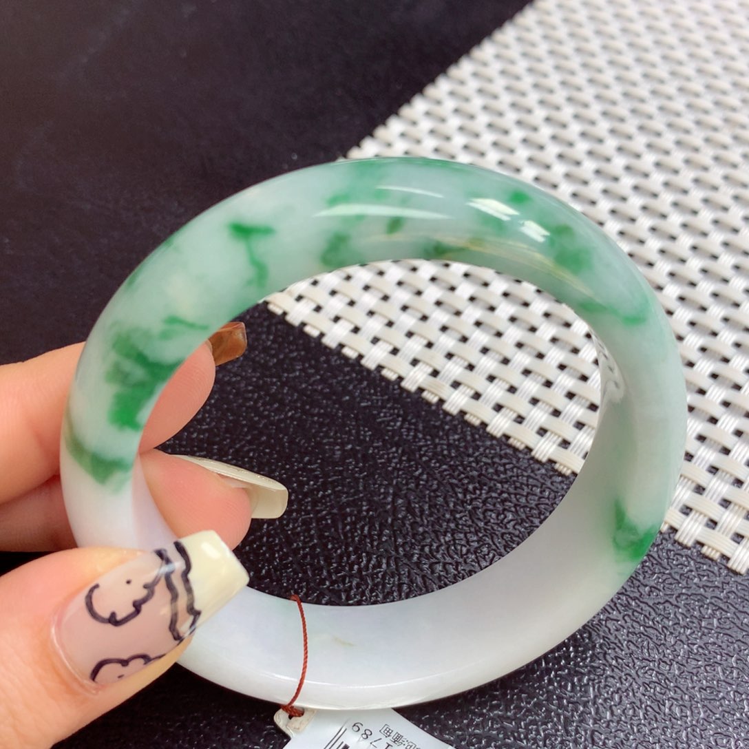 翡翠手镯未镶嵌缅甸