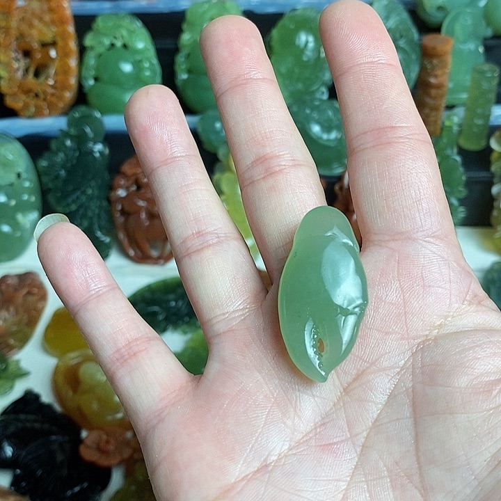 未镶嵌蛇纹石玉颈饰