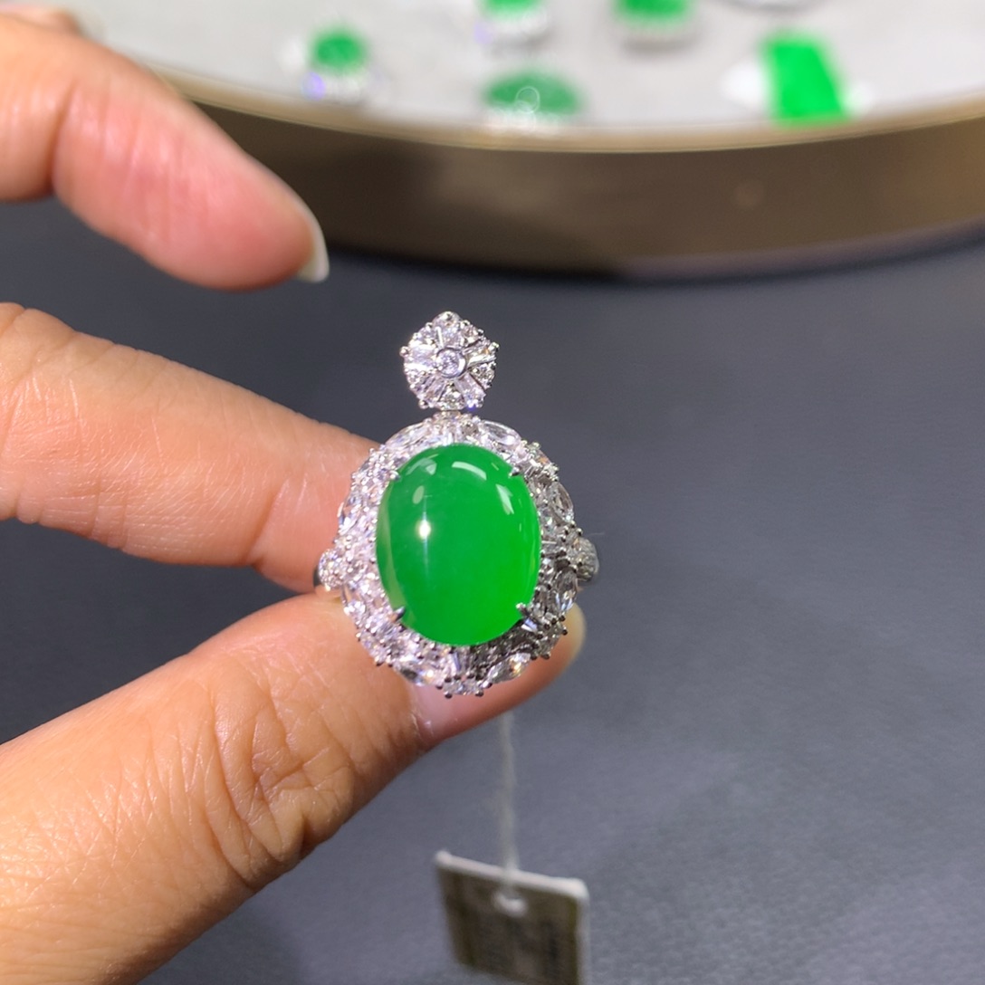 翡翠戒指18K金镶嵌翡翠