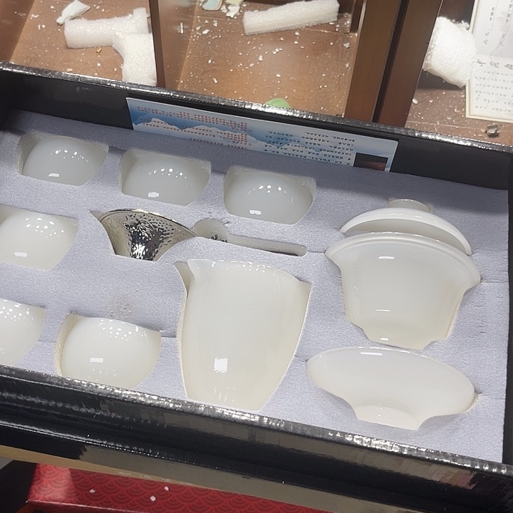 孤品茶具套装等。        