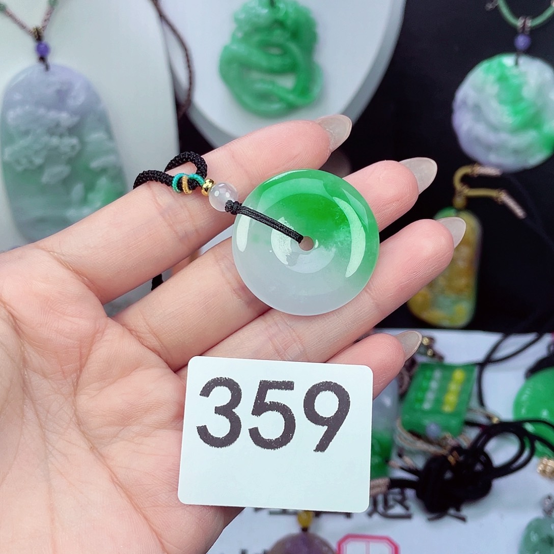 翡翠未镶嵌吊坠(赠链)