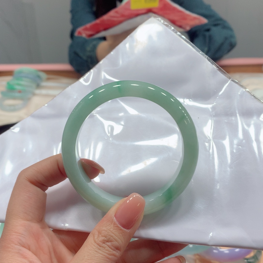 翡翠手镯未镶嵌买断