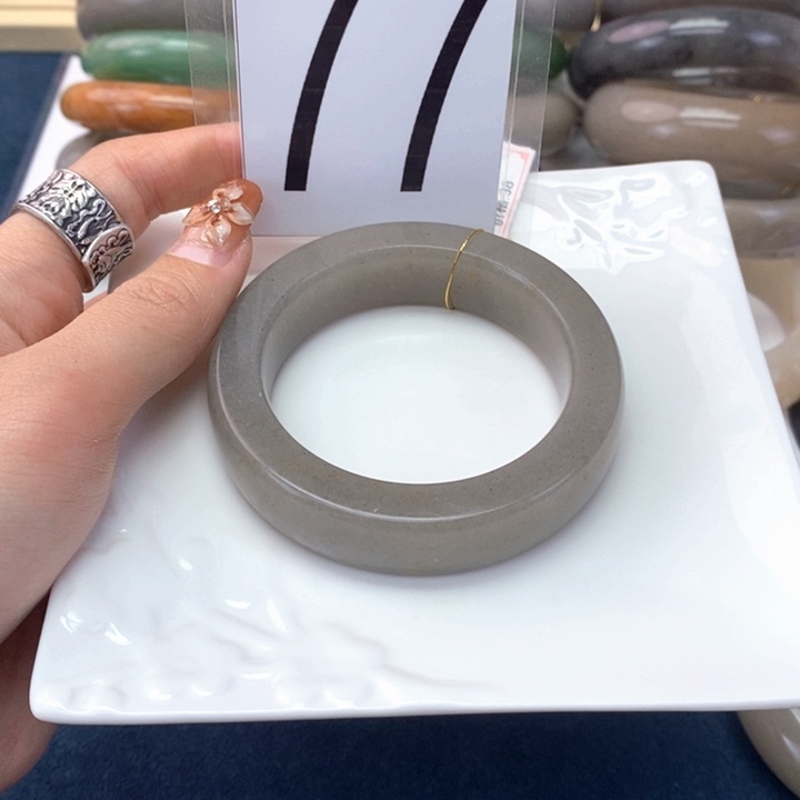 石英岩玉未镶嵌手镯