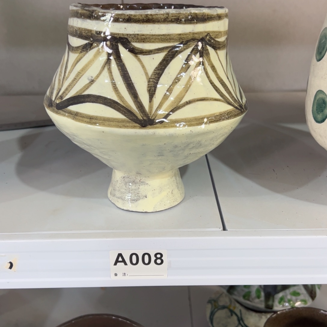 红陶九**光口12高18有孔