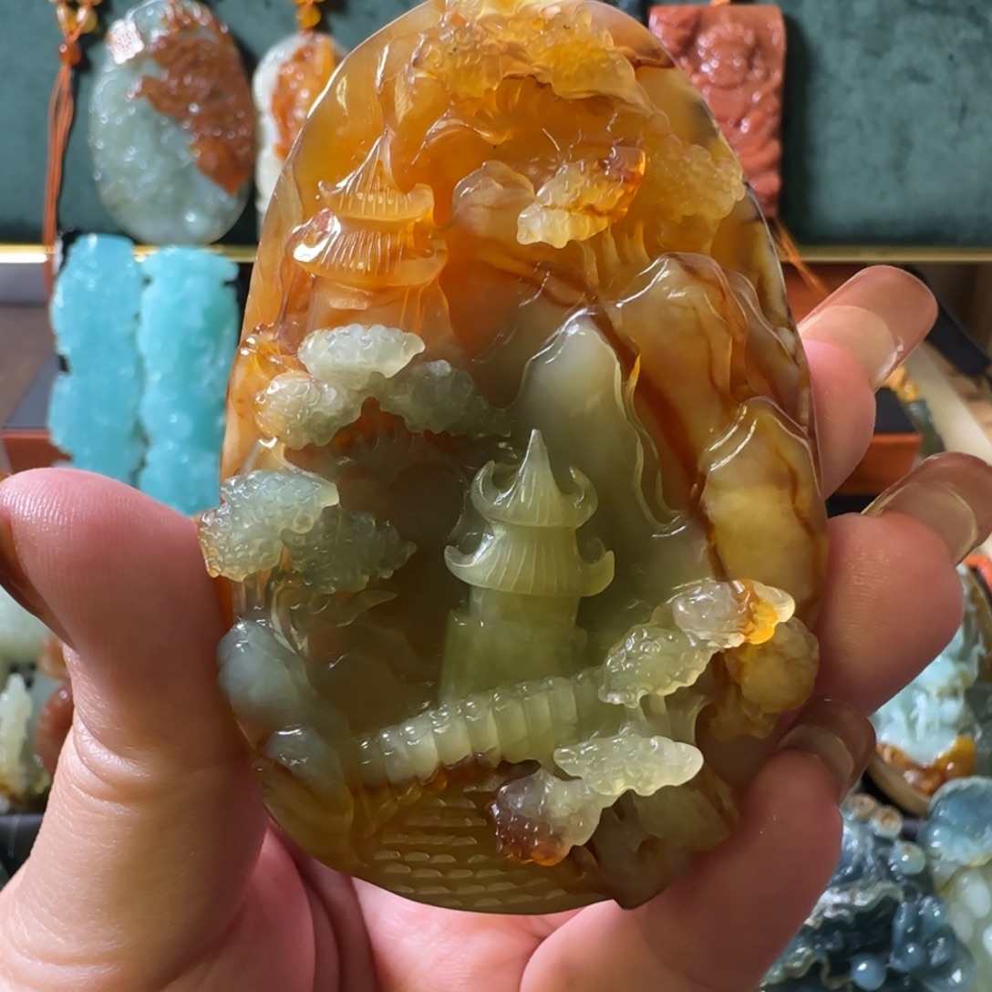 岫玉未镶嵌颈饰山水