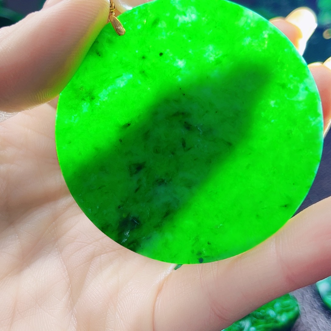颈饰18K金镶嵌翡翠