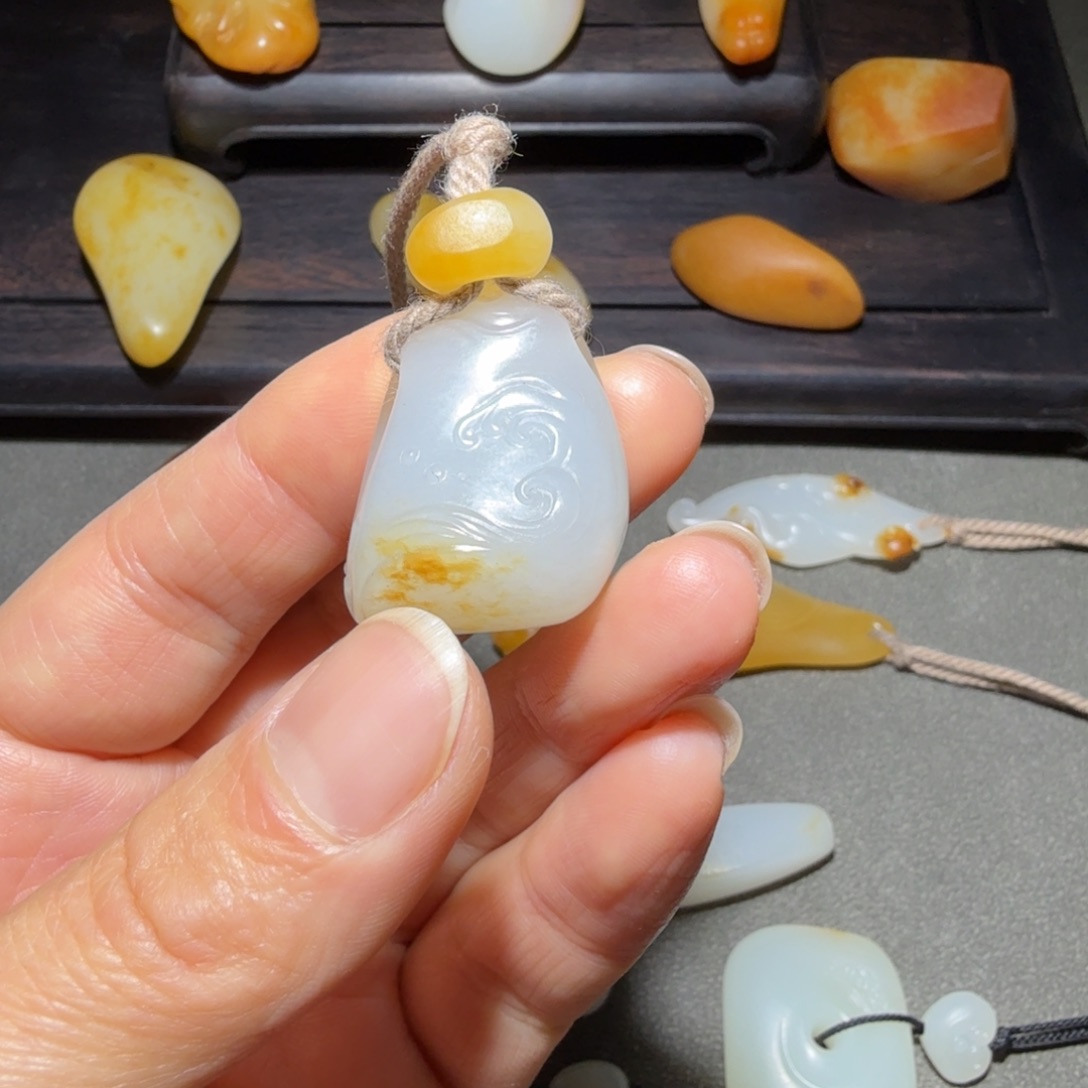 浩***8和田玉未镶嵌颈饰