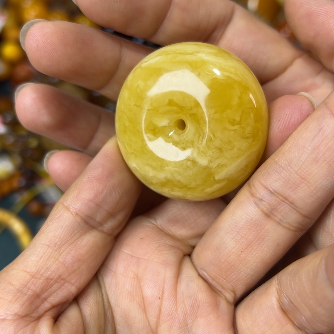 未镶嵌琥珀珠宝奇石379