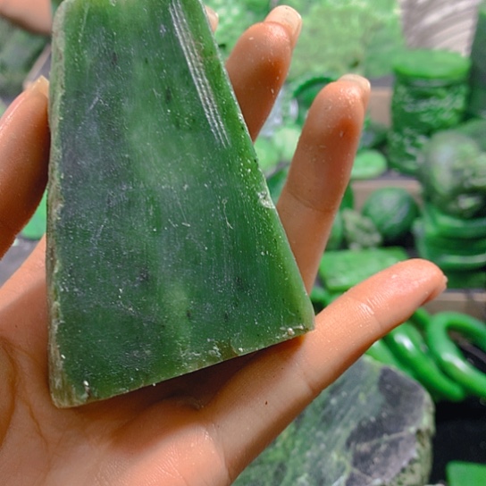 和田玉（碧玉）未镶嵌珠宝半成品陌****春