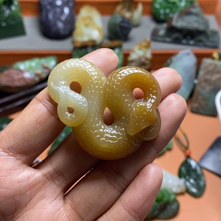 和田玉颈饰未镶嵌