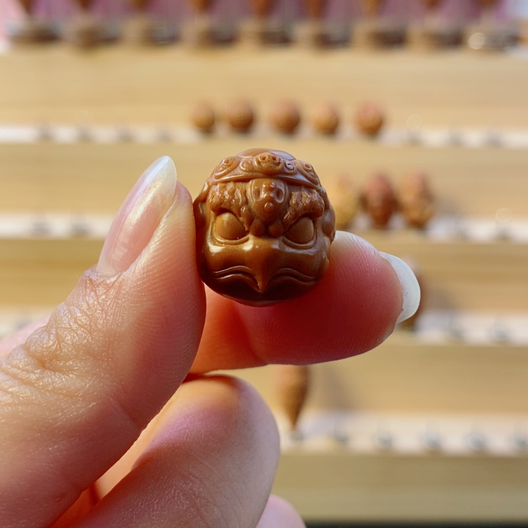 手串/手链橄榄核金翅大鹏鸟