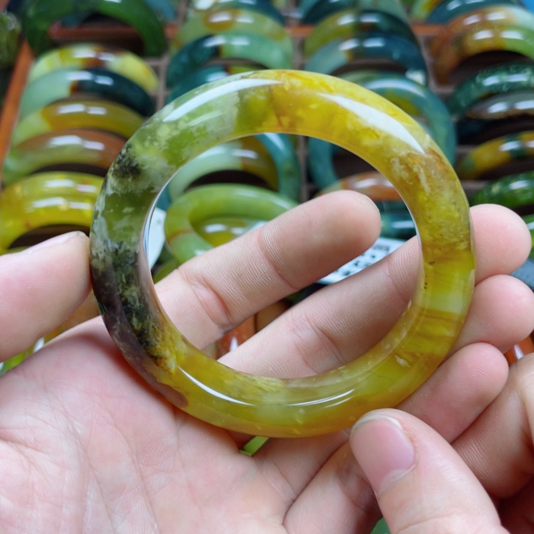 蛇纹石玉未镶嵌手镯