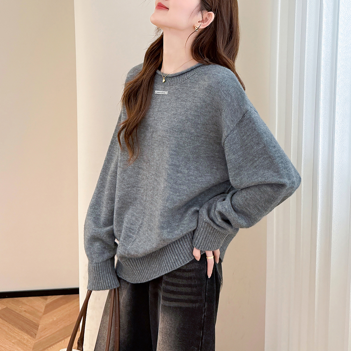 D1441  唐狮秋冬毛衣女简约百搭卷边圆领套头慵懒风高级感毛线衫