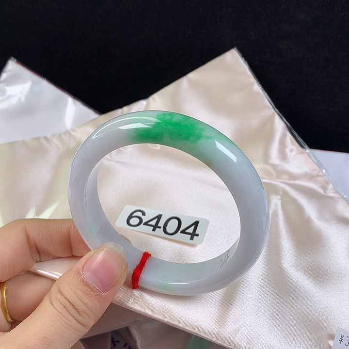 翡翠未镶嵌手镯56圈 经典白底青 微瑕漏价