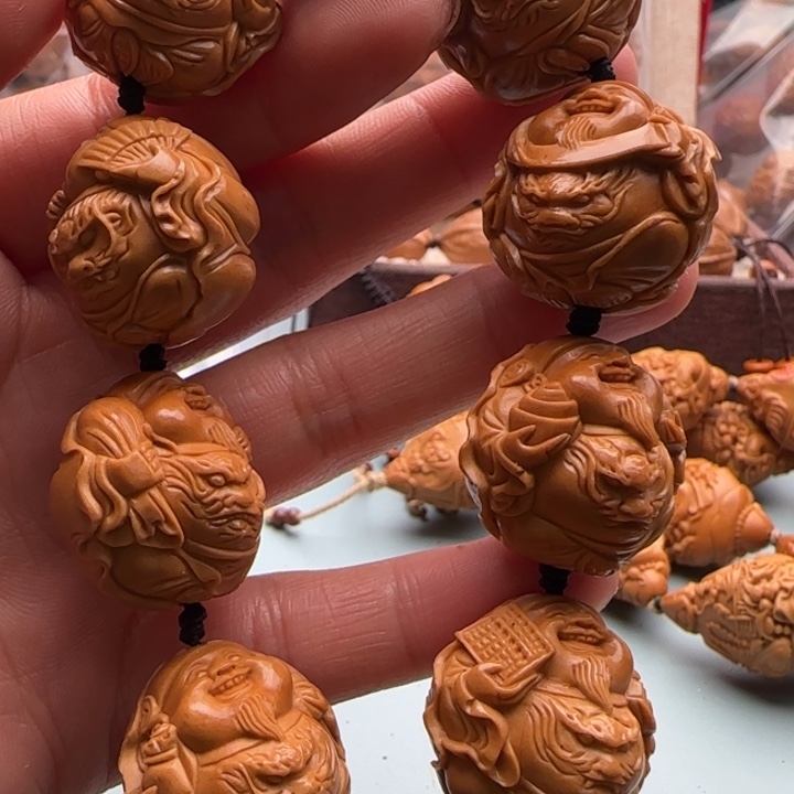 橄榄核手串雕刻工艺