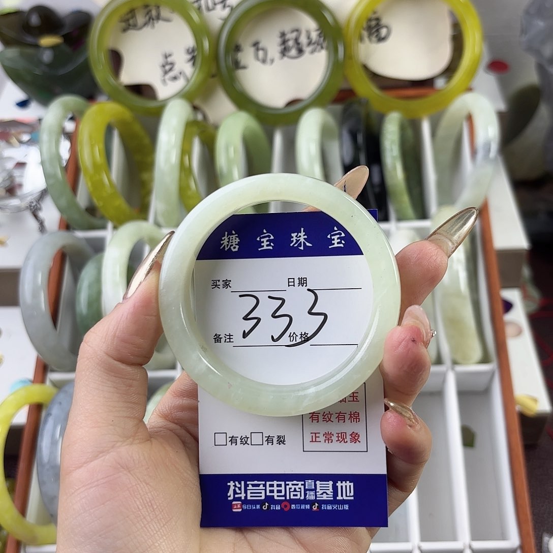 蛇纹石玉手镯未镶嵌不****猪