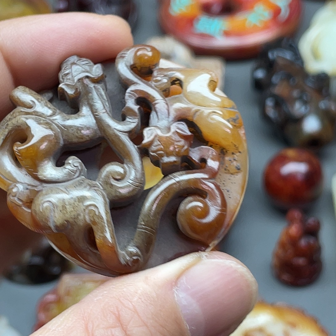 快****和田玉未镶嵌颈饰