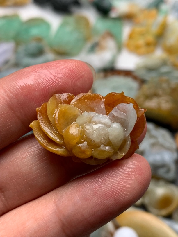 天然缅甸翡翠A货俏色黄一品青莲