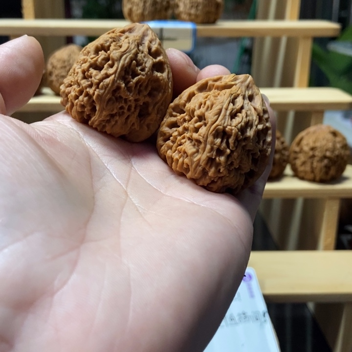 R***r吊坠文玩核桃南疆石小三角