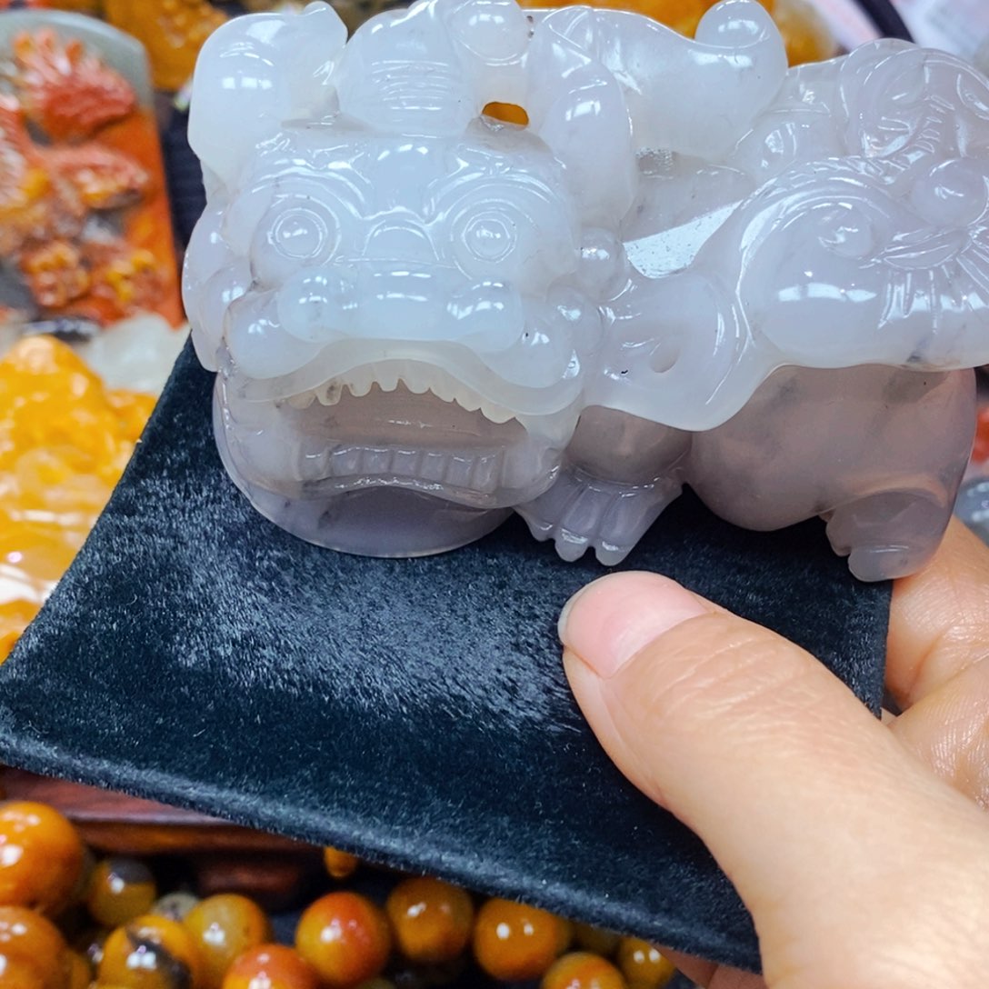 未镶嵌石英质玉（黄龙玉）颈饰