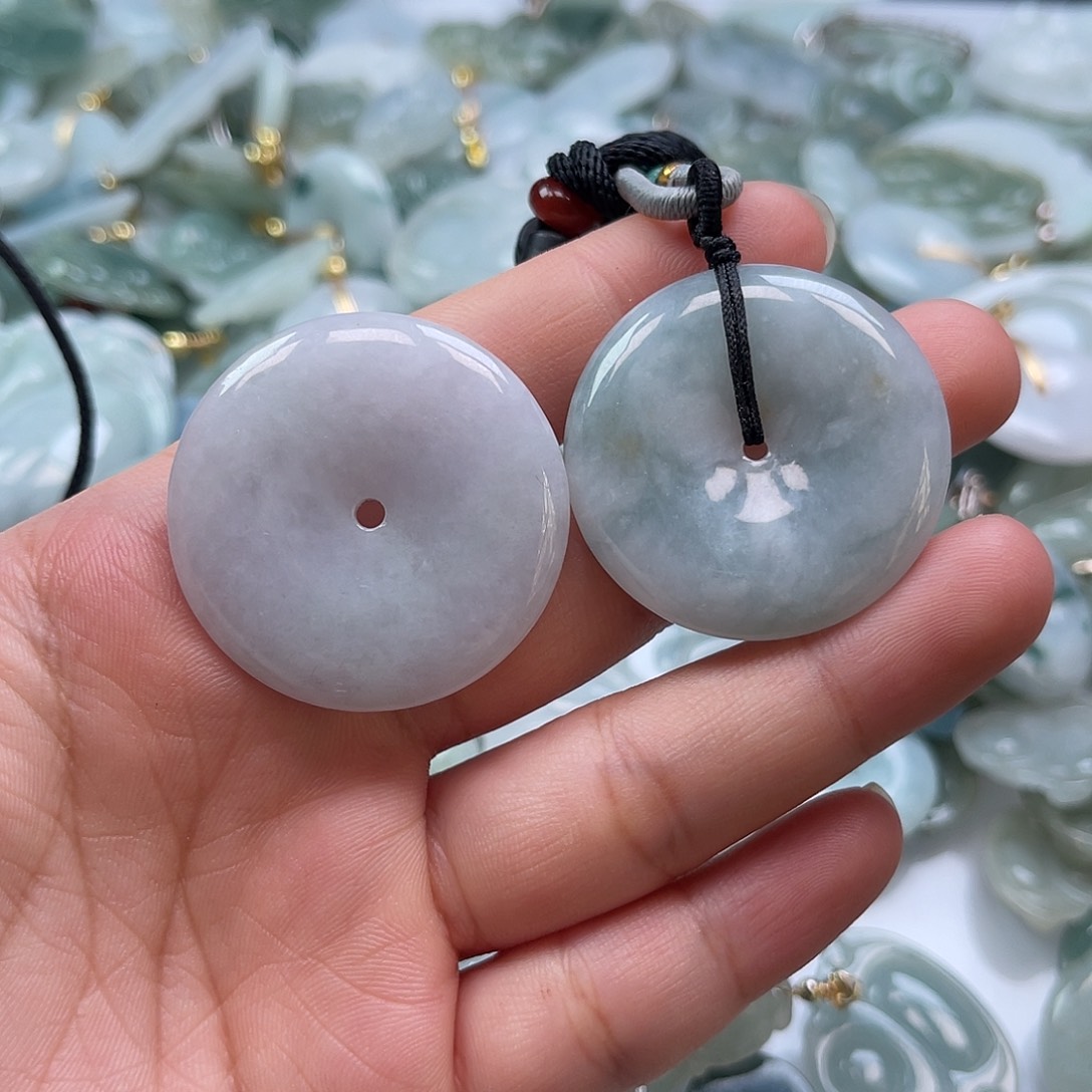 翡翠颈饰未镶嵌静*学