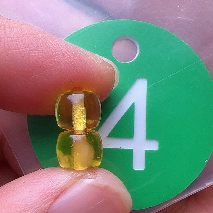 蜜蜡裸石未镶嵌微瑕7m m