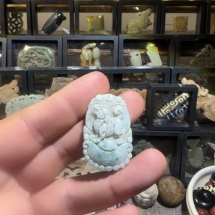 人***味翡翠未镶嵌颈饰工艺品生肖牌子