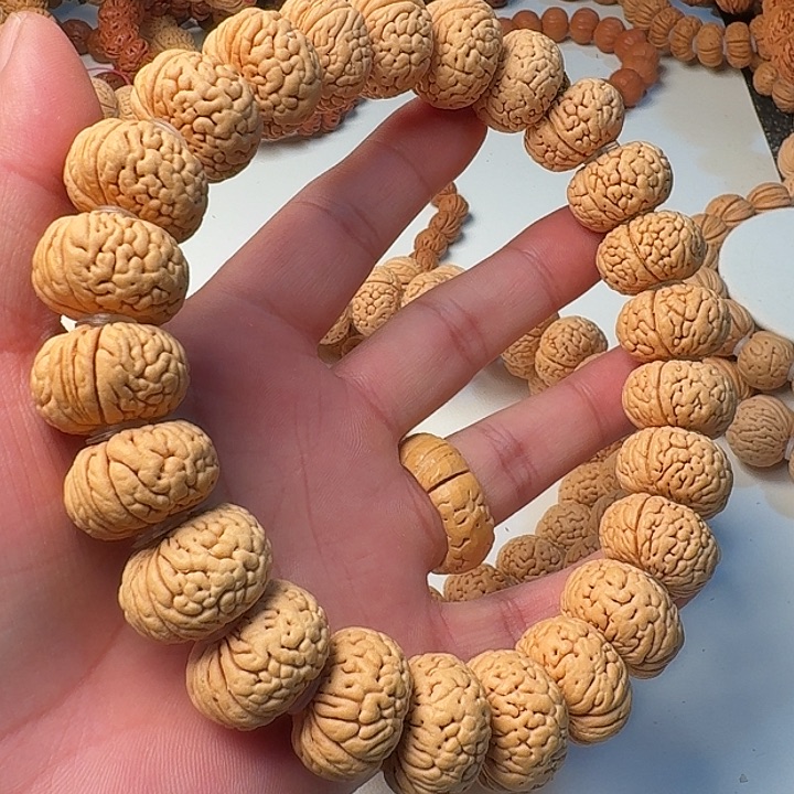 桃核吊坠龙鳞王飞碟手持