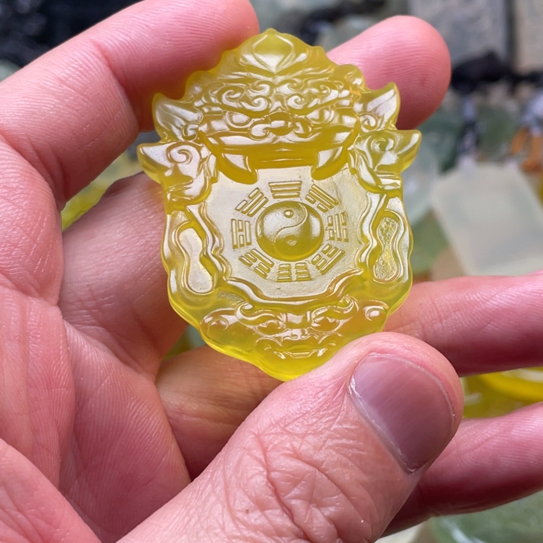琉***心蛇纹石玉未镶嵌颈饰