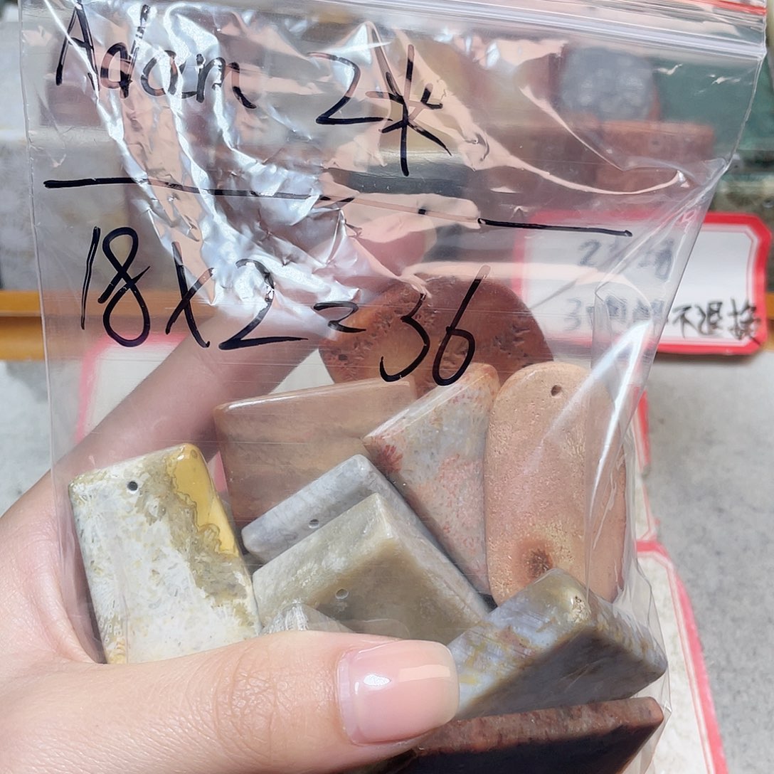 A***m硅化珊瑚（珊瑚玉）合金颈饰