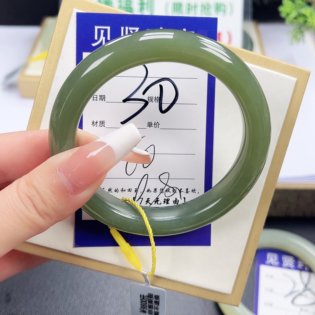 和田玉手镯未镶嵌