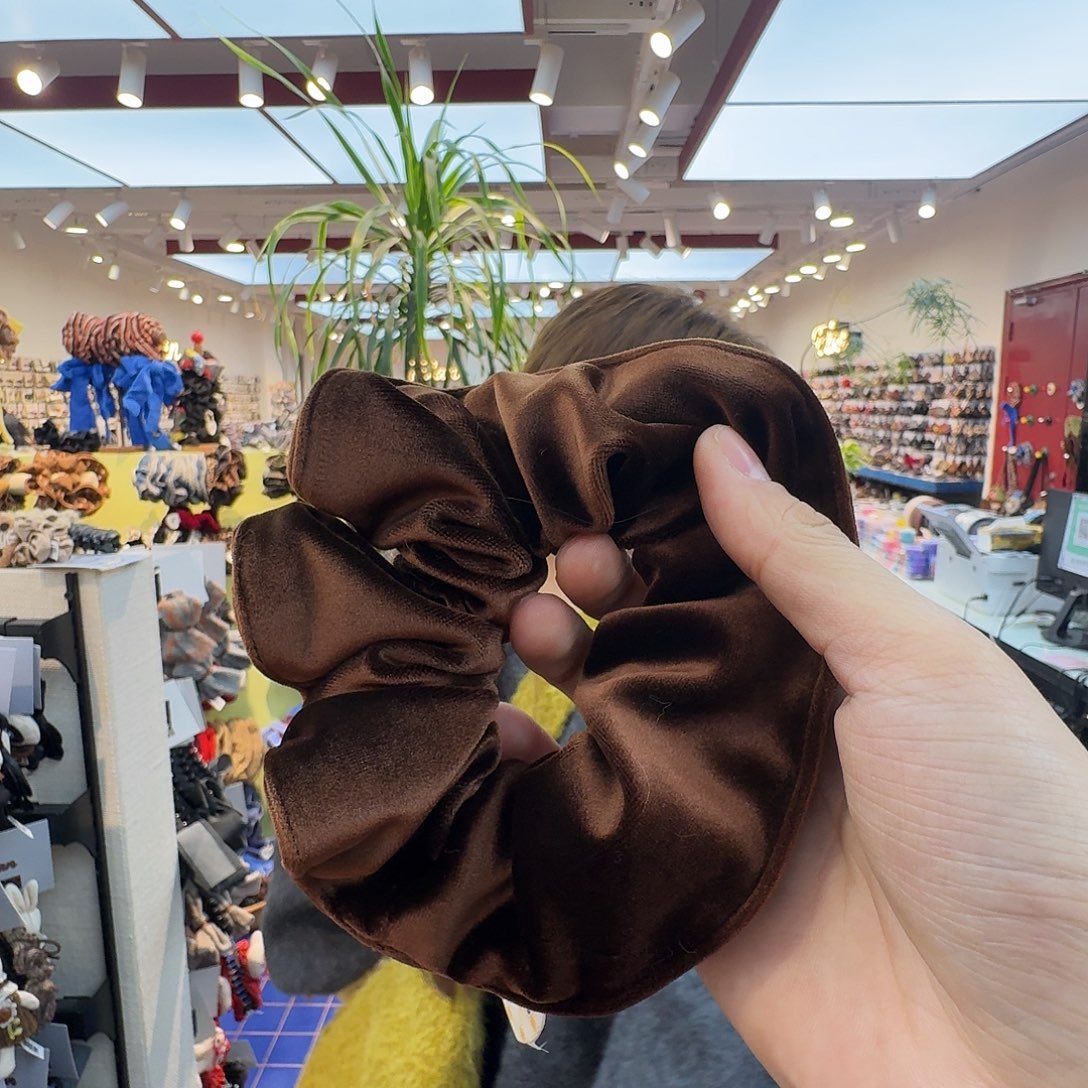 布艺非金属咖色绒面发圈