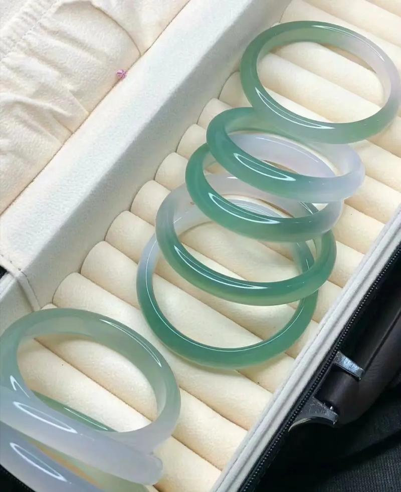 铜合金玻璃手镯 手镯半山水白月光白色女款冰透