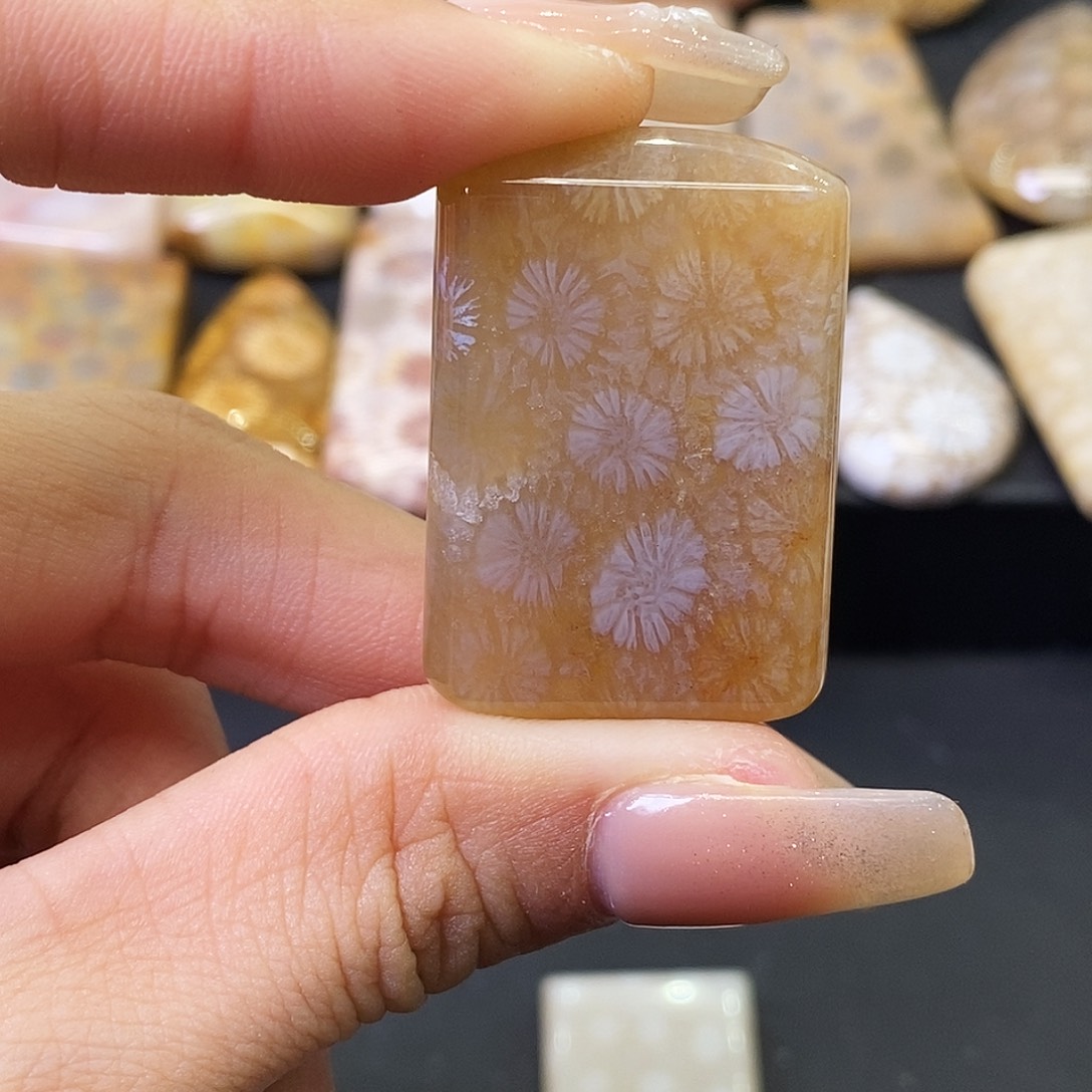 硅化玉颈饰合金春**月