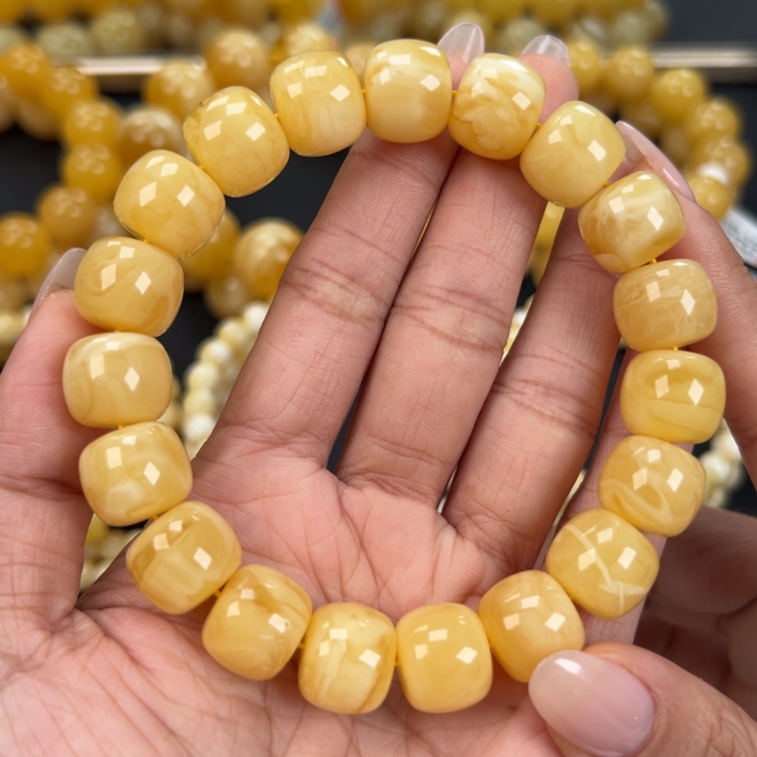 琥珀未镶嵌手链32克