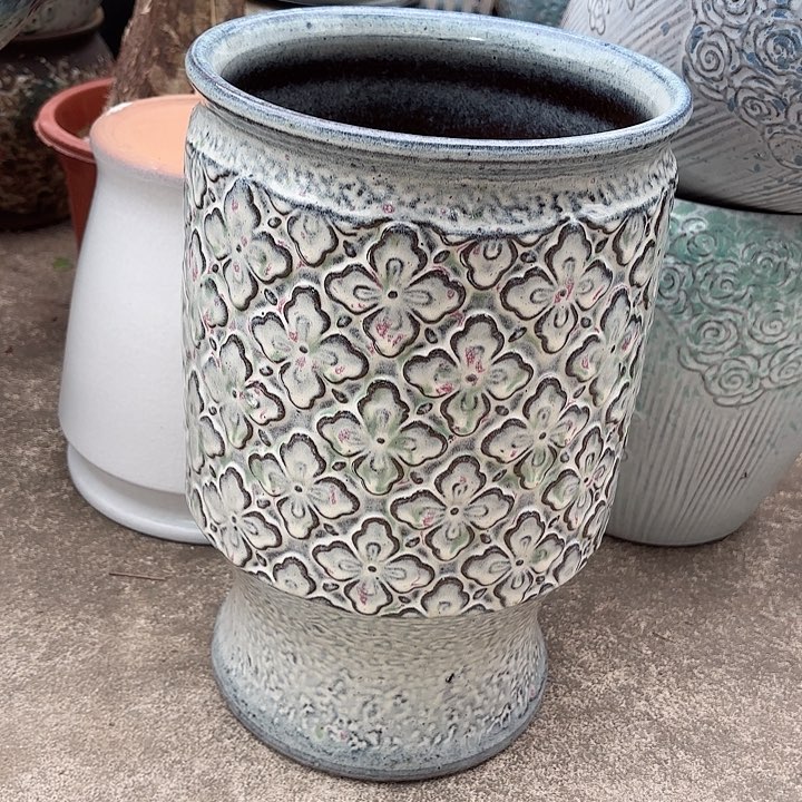 紫砂茶碗口径20高度30白彩菠萝