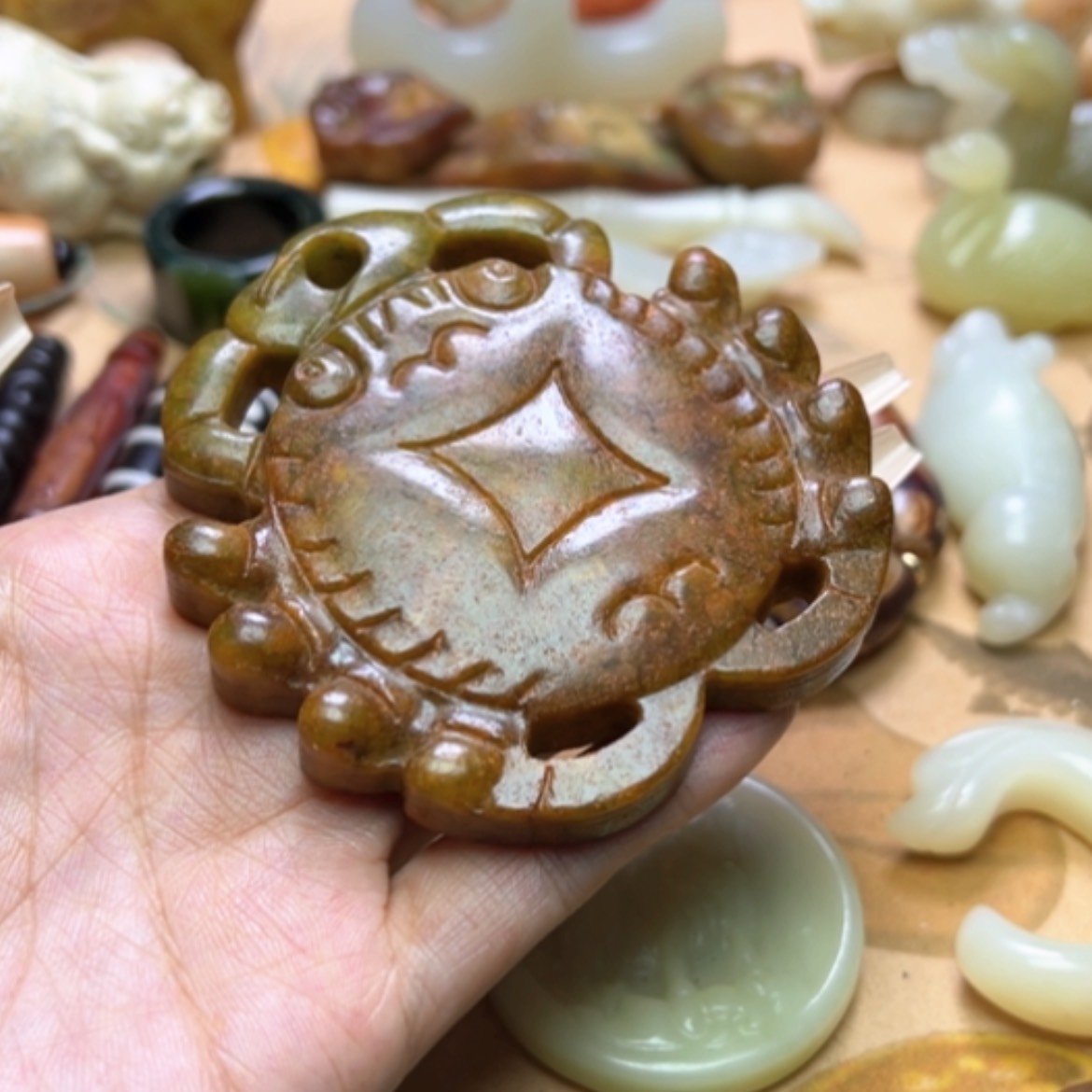 【闪购商品】蛇纹石玉颈饰未镶嵌