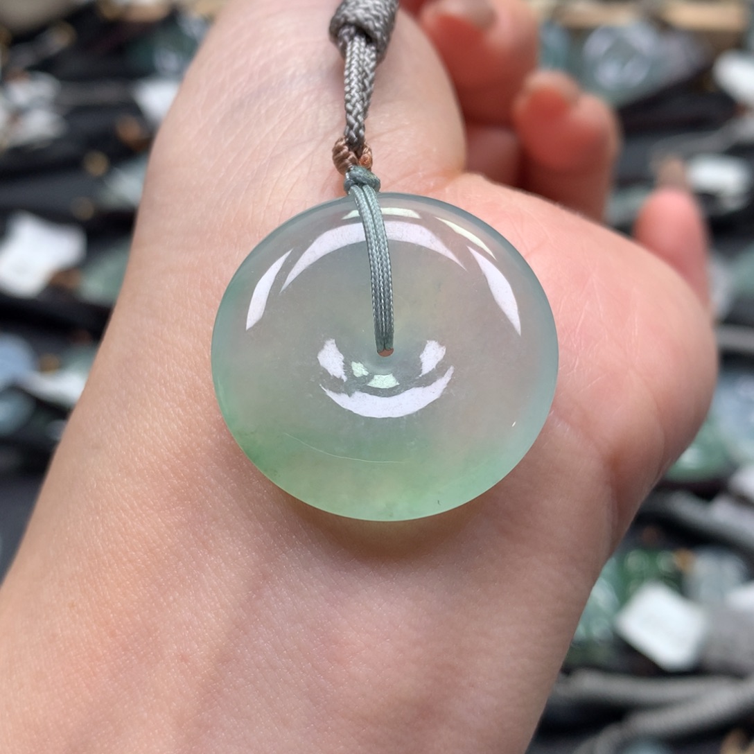 翡翠颈饰未镶嵌扣子