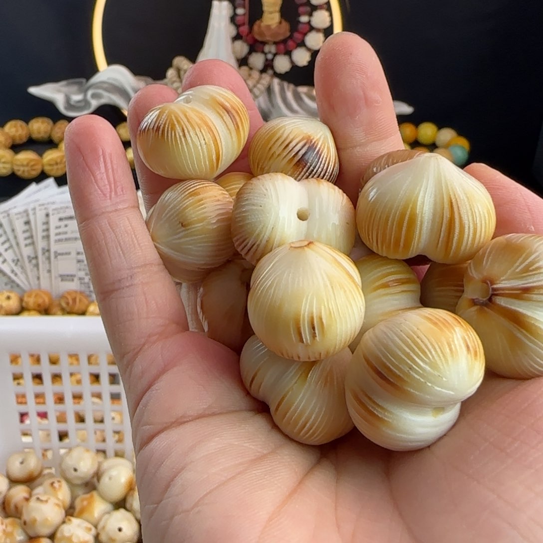 菩提根/象牙果吊坠微瑕牙果轻炭烤拉丝屁桃3颗