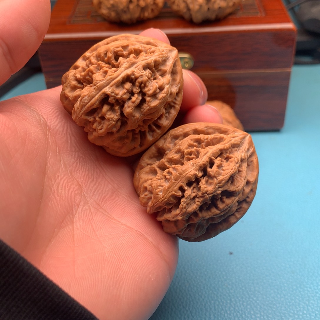 文玩核桃吊坠粗筋
