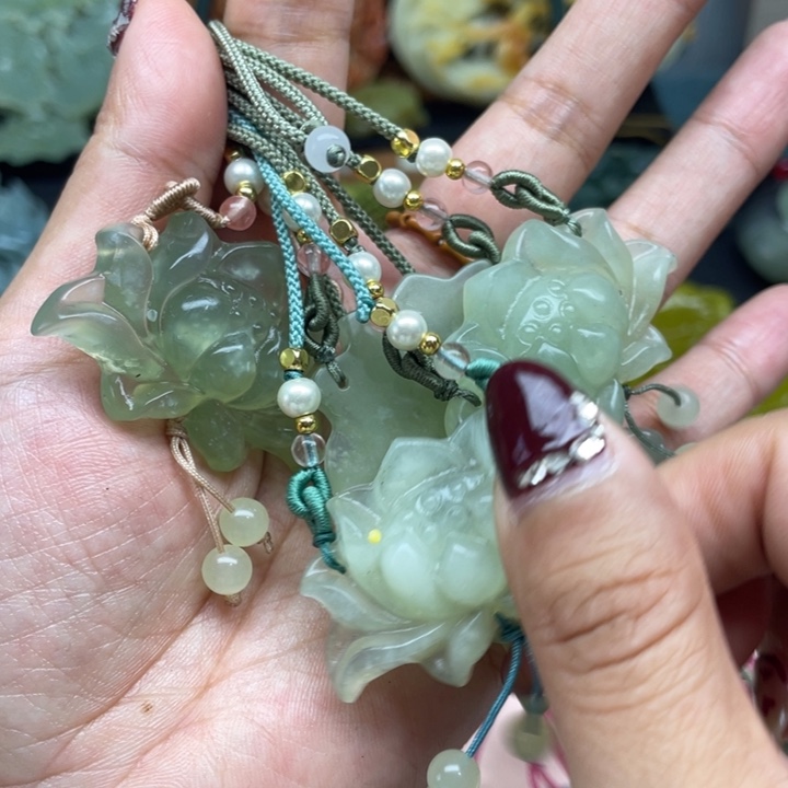 紫***迷蛇纹石玉未镶嵌颈饰