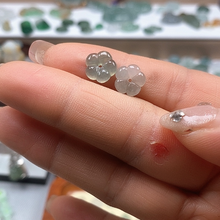 翡翠颈饰未镶嵌两个80