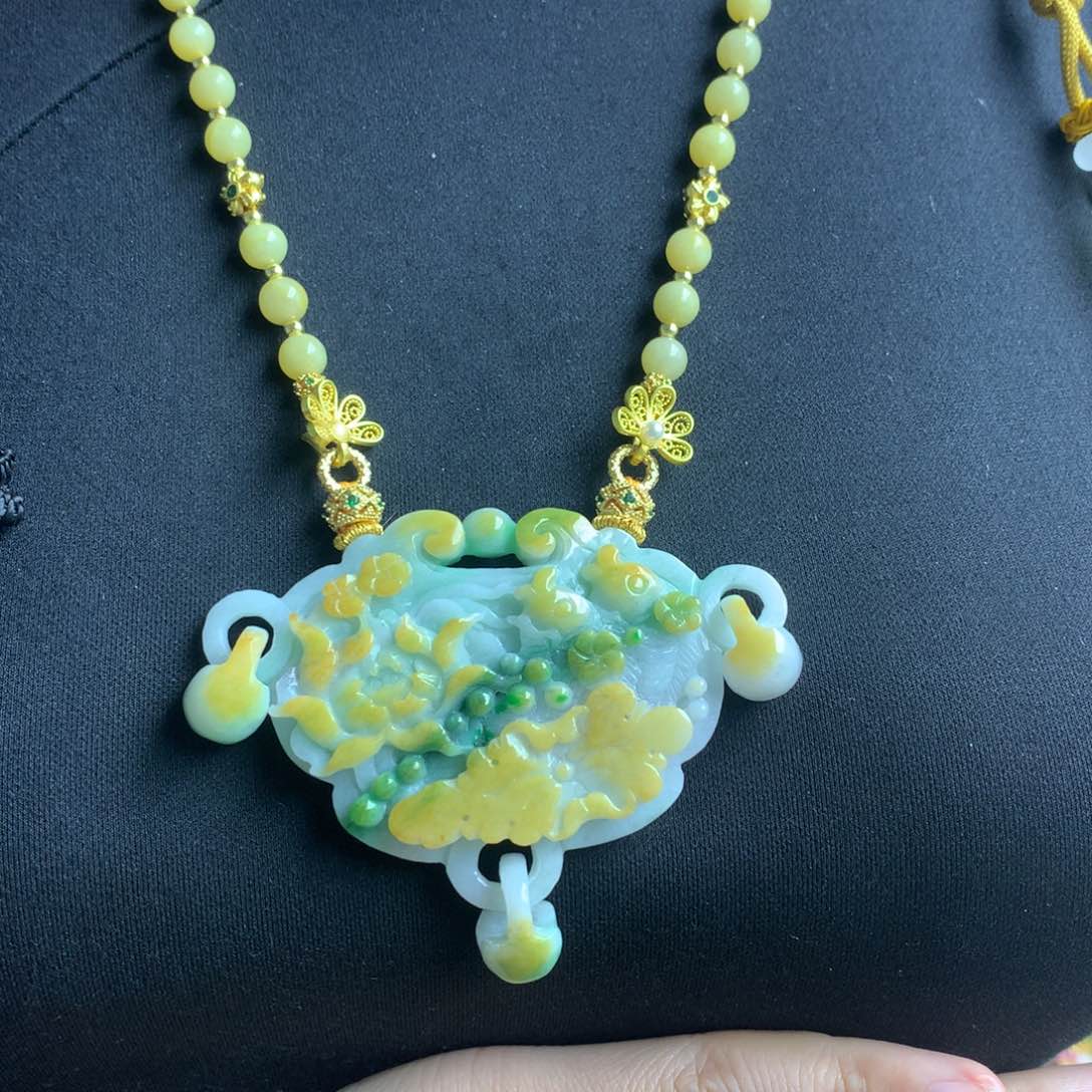 翡翠颈饰未镶嵌翡翠