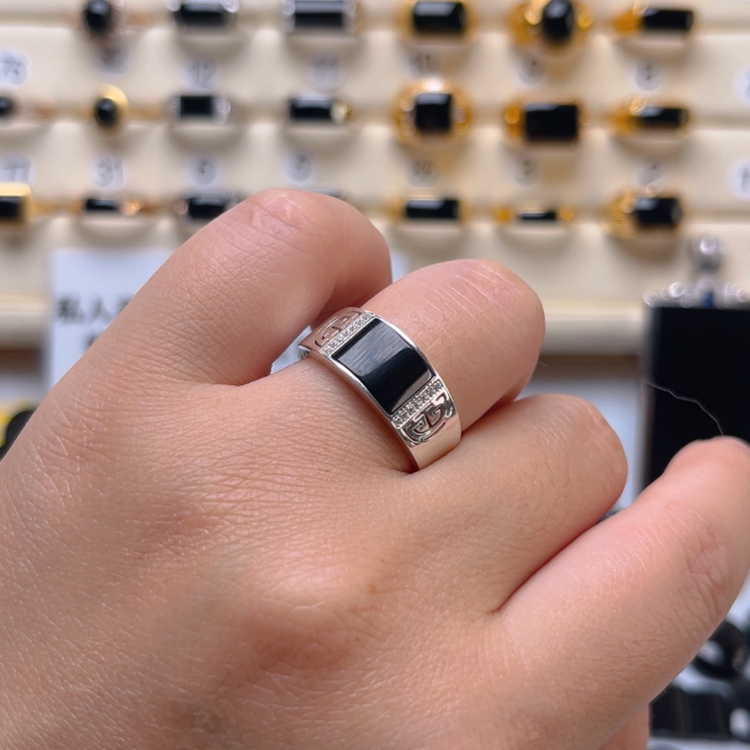 翡翠戒指18K金镶嵌缅甸翡翠