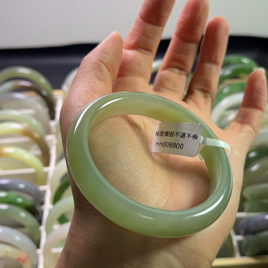 和田玉手镯未镶嵌55.5圈