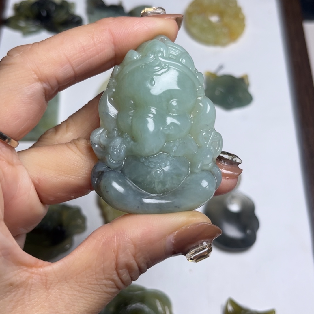 未镶嵌蛇纹石玉颈饰
