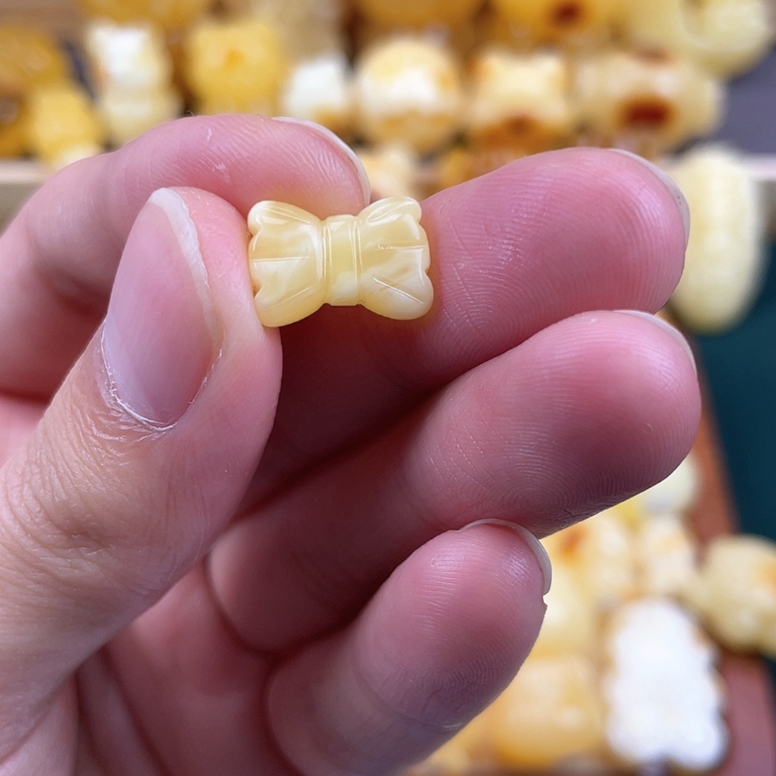 琥珀裸石未镶嵌蜜蜡