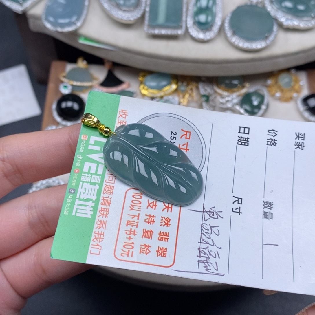 翡翠颈饰未镶嵌翡翠