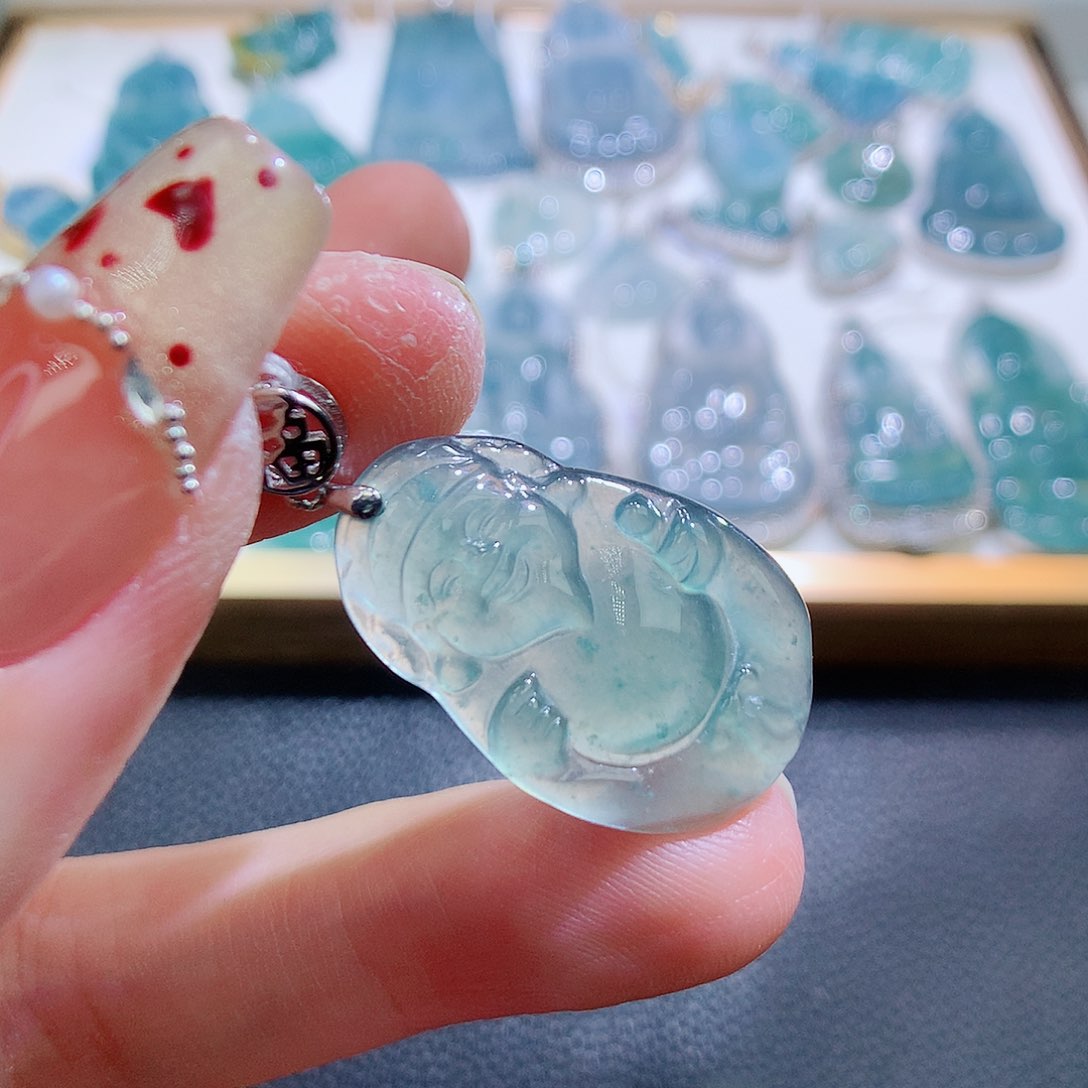 翡翠颈饰未镶嵌翡翠